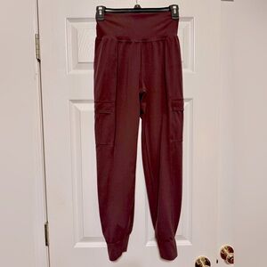 Athleta Salutation Cargo Joggers Burgundy XS